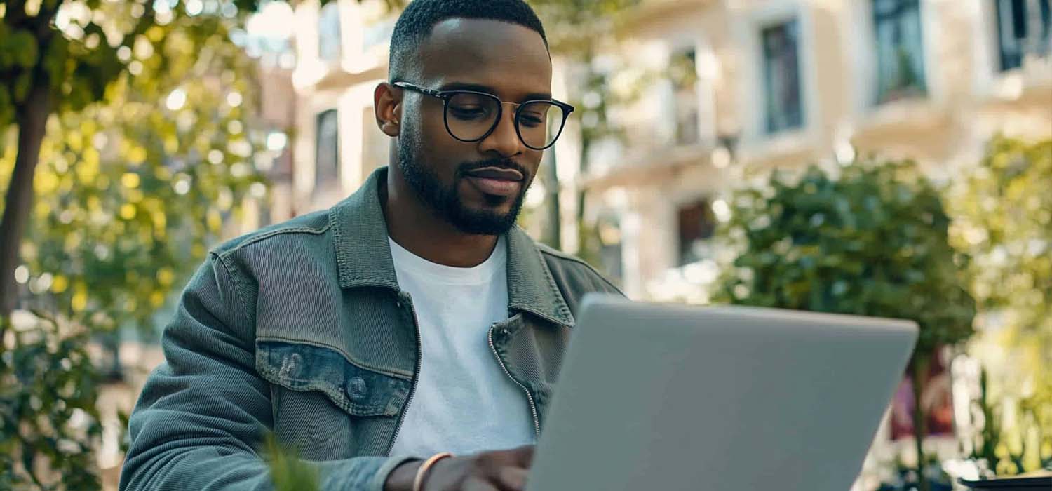 Photo showing a person learning how to set up spam filters in Yahoo Mail.