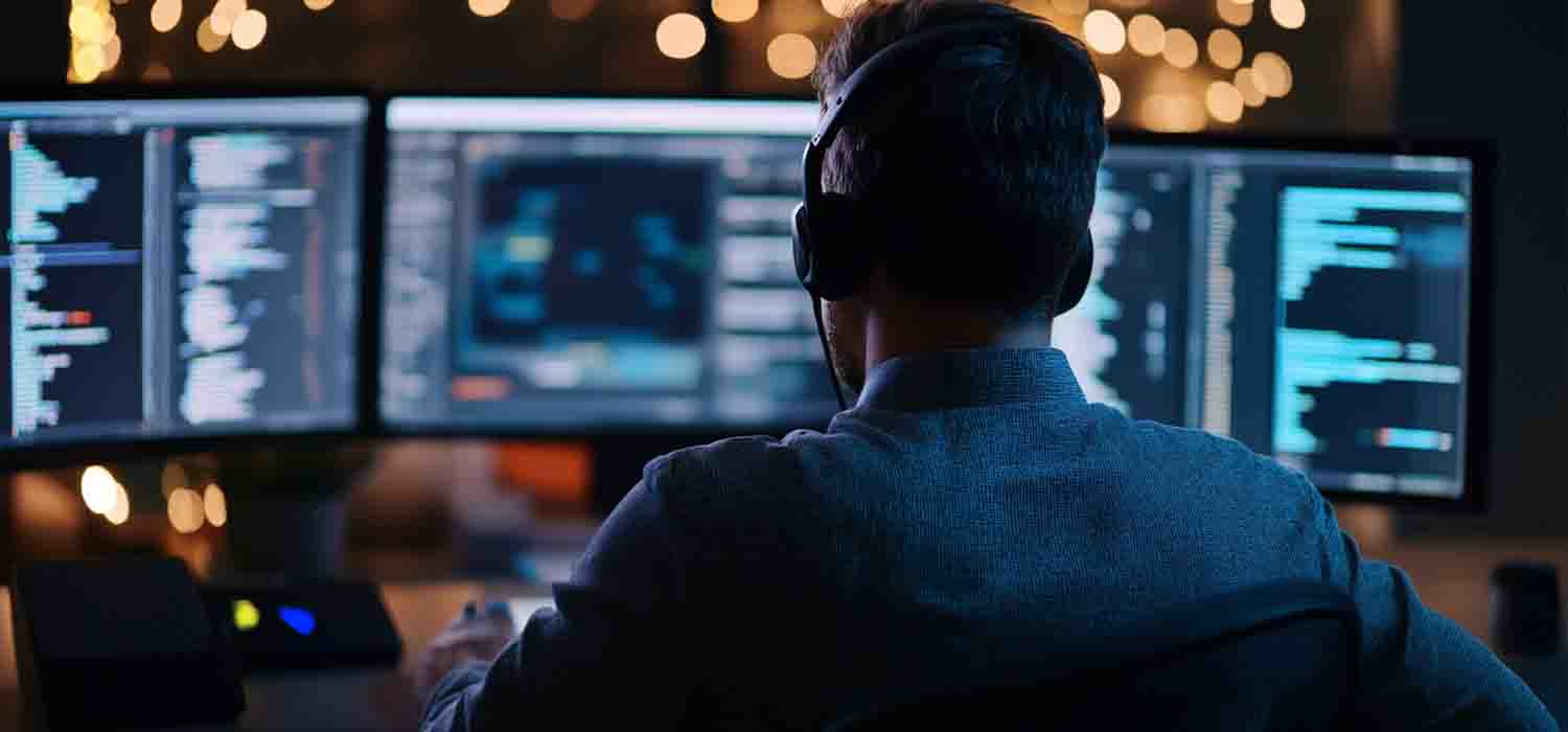 First-line analyst responding to multiple customer support requests in real time